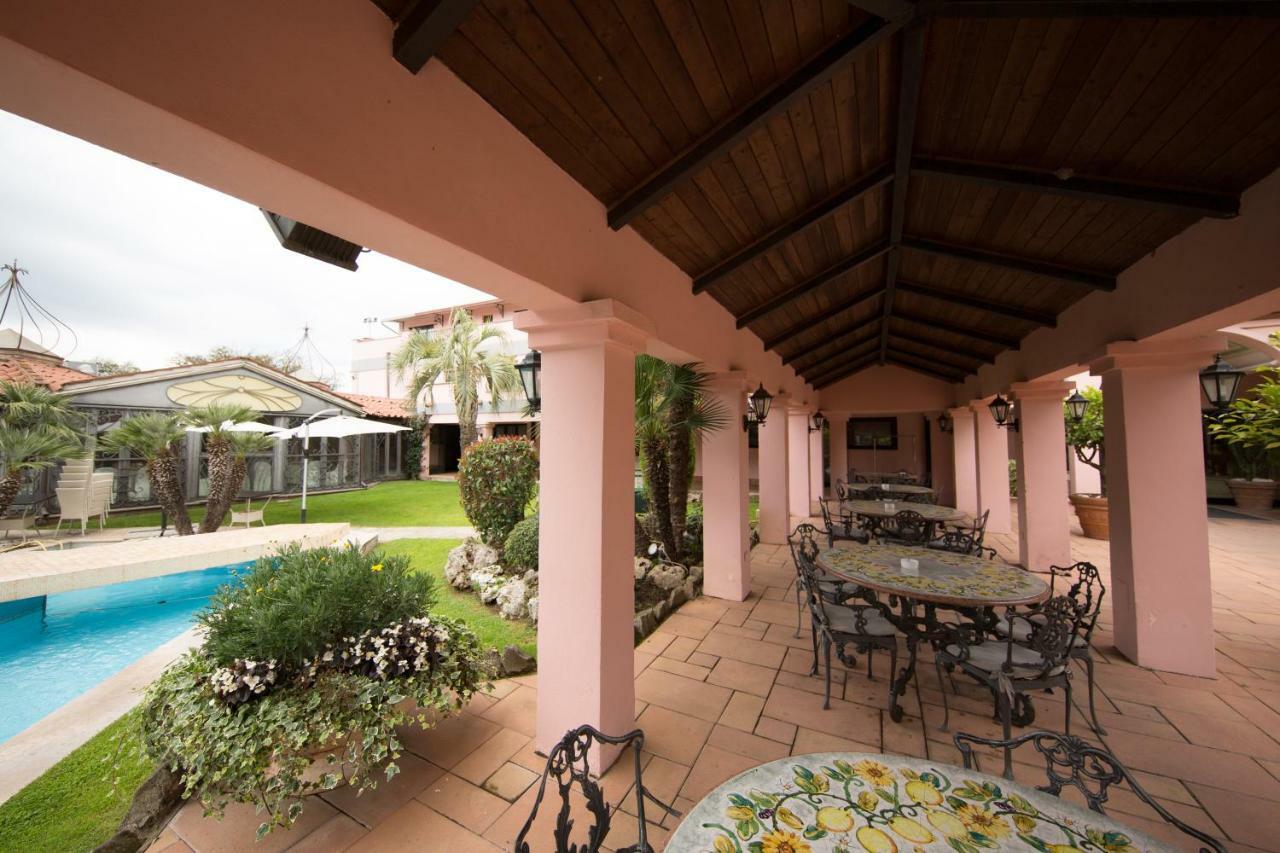 Mancini Park Hotel Rome Bagian luar foto